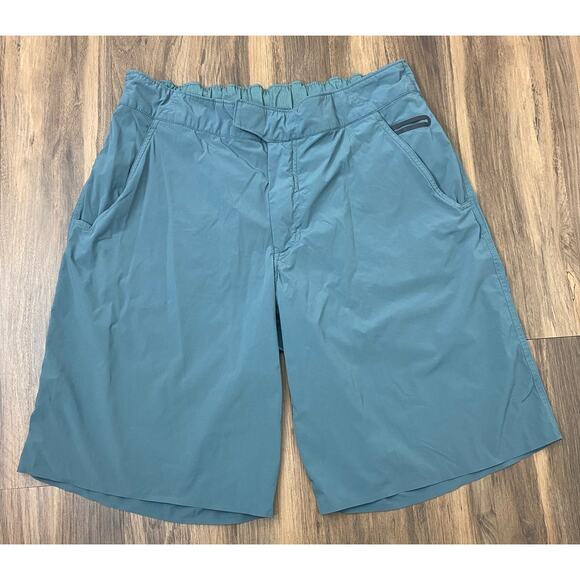 VTG Men Lululemon elastic waist 11" Inseam nylon performance hiking shorts 36 - Picture 1 of 7